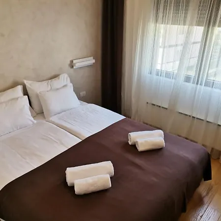 Apartment Apolon *