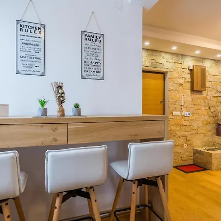 Apolon Apartment *