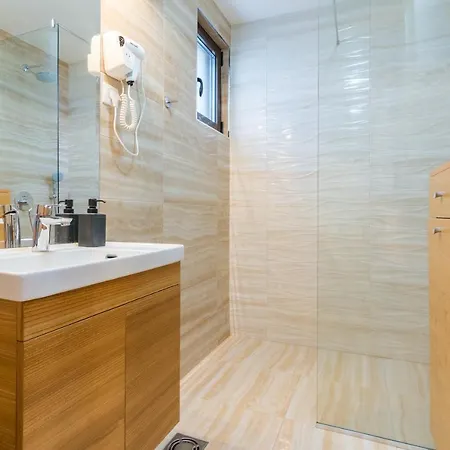 Apolon * 兹拉蒂博尔